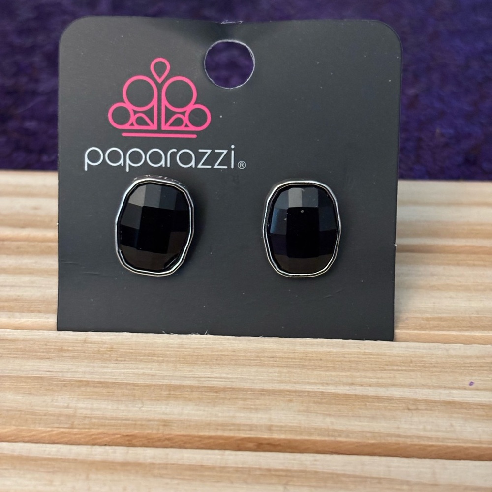 Paparazzi Jet Black Faceted Oval Stud Earrings